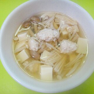 豆腐ときのこ鶏ひき肉のスープ